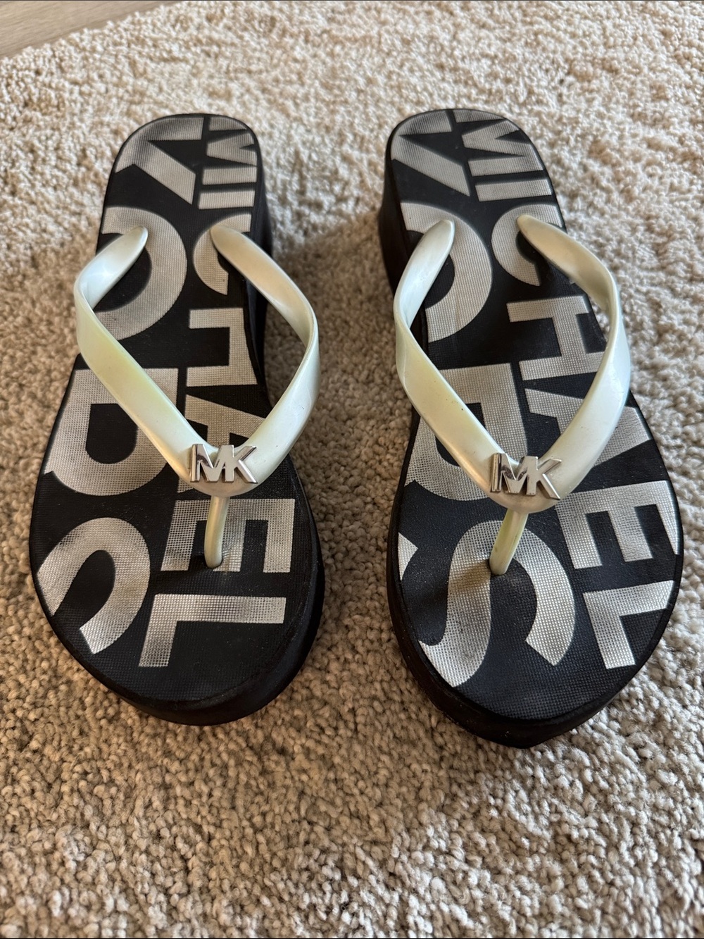 Michael Kors Women`s Flip Flops Slides Thong Sandals Size US 8 Gray